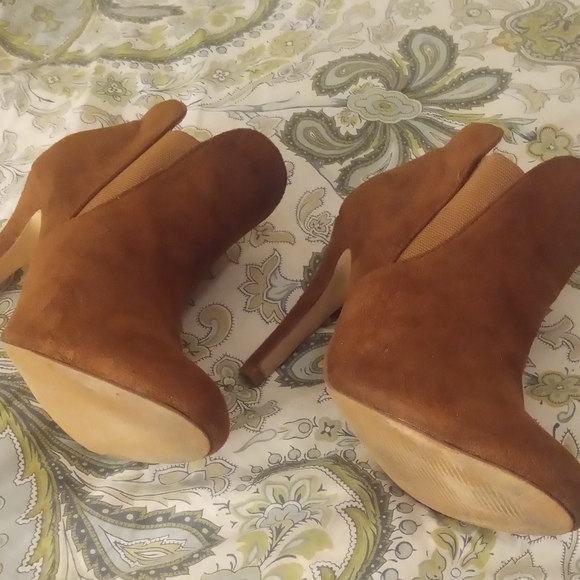 Bella Marie Chic Brown Ankle Booties Gently Used Size 7 - Picture 4 of 12
